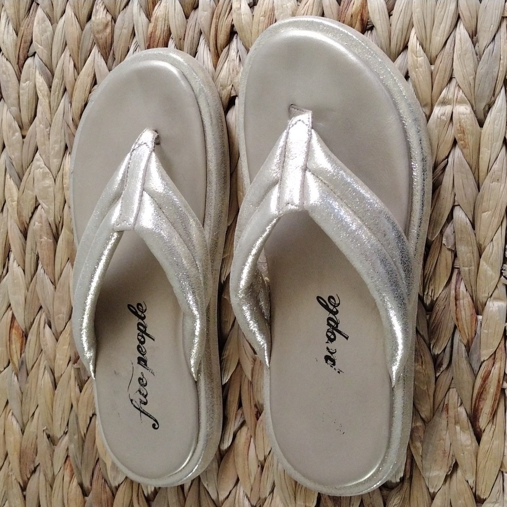 Free People Wonderland shimmery gold thong sandals 8